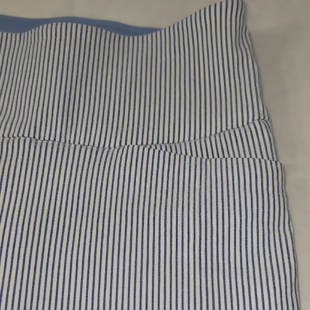 Blue and White Striped Capris with Classic Style - Picture 4 of 8